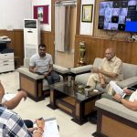 बिजली संकट पर अधिकारियों से मिले कैंट विधायक