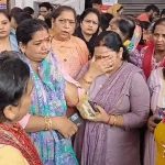 मनहूस खबर पर फूट-फूटकर रोने लगी महिलाएं