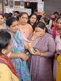 मनहूस खबर पर फूट-फूटकर रोने लगी महिलाएं