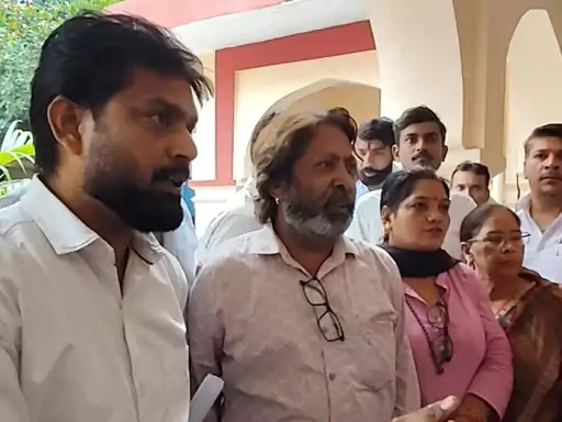 बेनतीजा रही अफसरों के साथ बातचीत