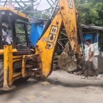 शताब्दीनगर इलाके में जमकर गरजी निगम की जेसीबी