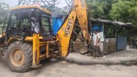 शताब्दीनगर इलाके में जमकर गरजी निगम की जेसीबी