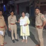 नोटिसों पर भड़के आंदोलनकारी व उनके समर्थक