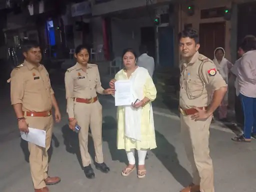 नोटिसों पर भड़के आंदोलनकारी व उनके समर्थक
