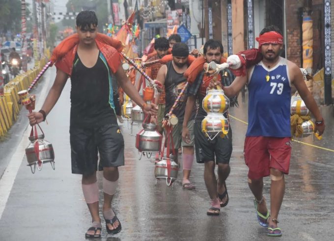 झमाझम बारिश खड़ी कर रही कांवड़ यात्रा में मुश्किलें