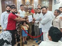 पुलिस ने नहीं निकलने दिया छात्रों का पैदल मार्च