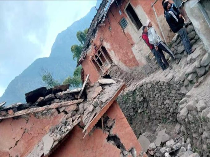 जल प्रलय में अब तक सैकड़ों मौत से हा-हाकार