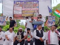 नहीं पहुंच सके दलित महापंचायत में पहले ही कर लिया हाउस अरेस्ट