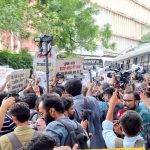 हंगामा बल प्रयोग प्रदर्शनकारियों की अरेस्टिंग