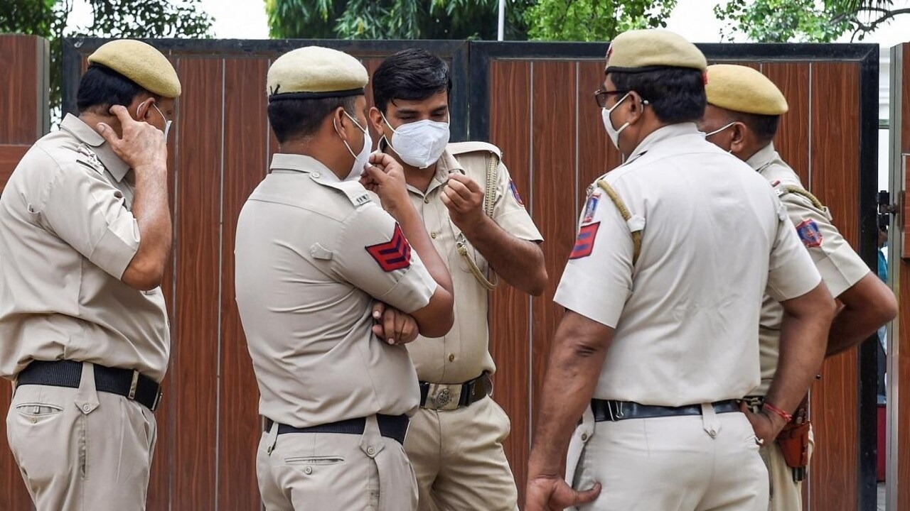 बचाव की मुद्रा में दिल्ली पुलिस और भाजपा