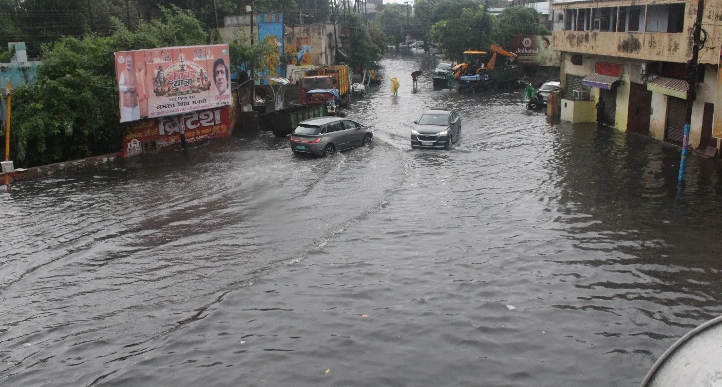 बारिश नहीं आसमान से बरस रही मुसीबत