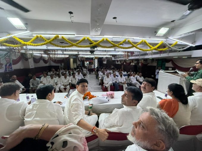 प्रभारी बोले कांग्रेसी सुने जनता के मन की बात