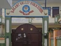 टॉयलेट में मिली छात्र की डेड बॉडी मचा कोहराम