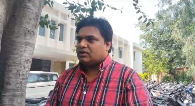 हॉस्पिटल में हंगामा करती है महिला चिकित्सक