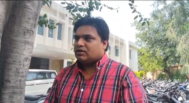 हॉस्पिटल में हंगामा करती है महिला चिकित्सक