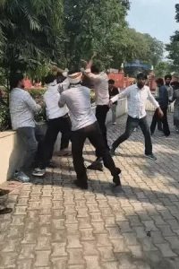 मेरठ कालेज बना है बदमाशी का अड्डा जमकर मारपीट