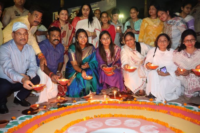 8.31 लाख दीपों से रोशन हुआ मेरठ