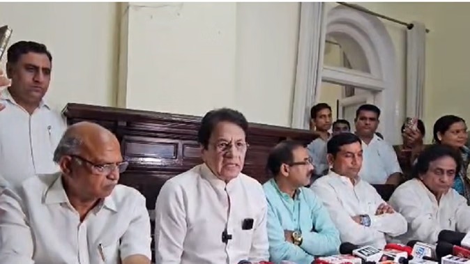 भरोसा क्यों नहीं कर पा रहे नेताओं की बातों पर
