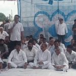 सरकार के साथ अफसरों पर वार कैसे संभव