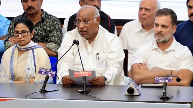 इंडिया गठबंधन की बैठक तमाम दिग्गज शामिल