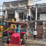 बेबस और लाचार निकाल रहे मन की भड़ास