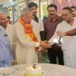 स्वतंत्र देव सिंह ने शिविर में बांटे चश्मे