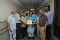 स्कूल फॉर द ब्लाइंड पहुंचे राजीव शुक्ला