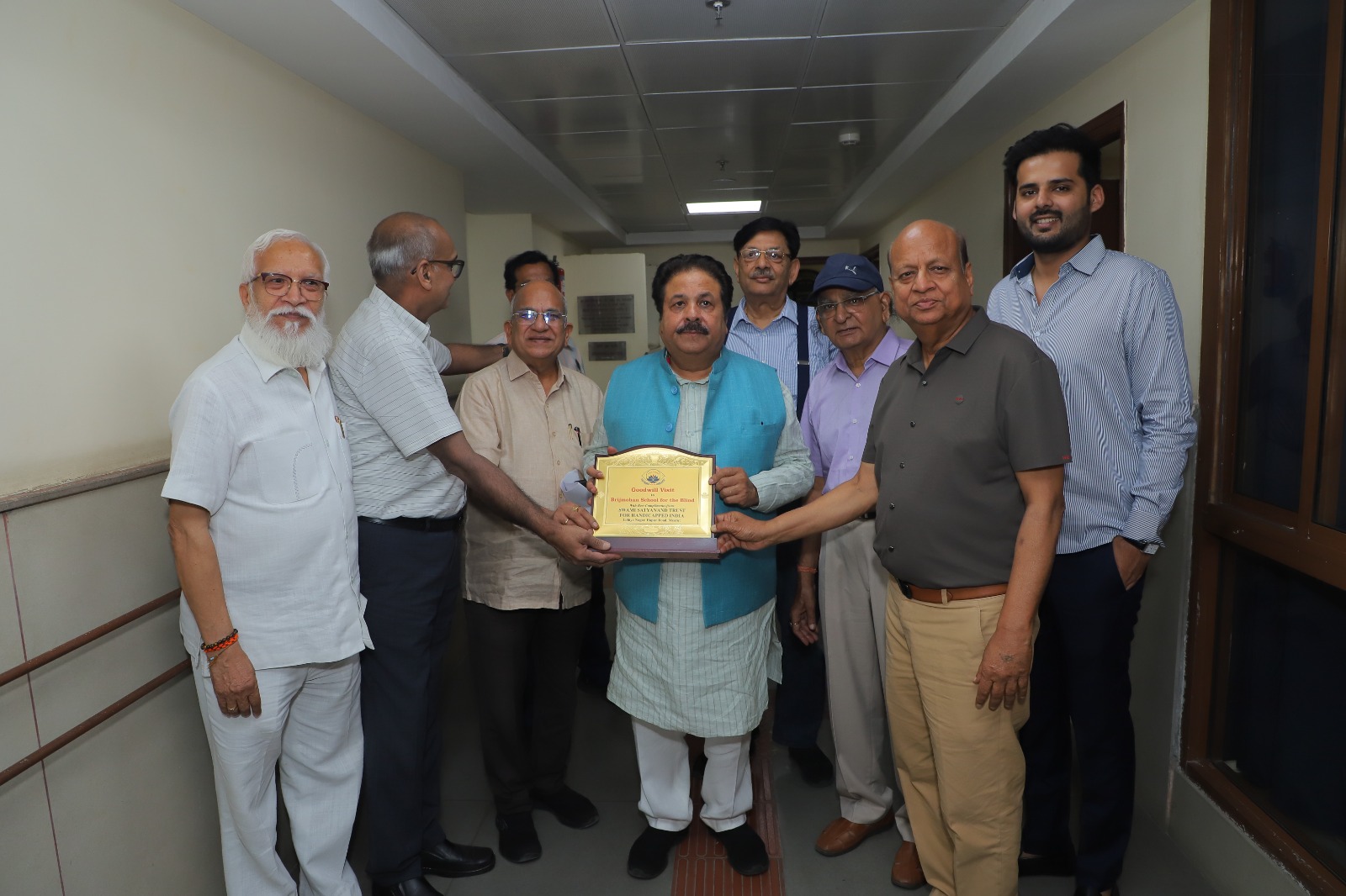 स्कूल फॉर द ब्लाइंड पहुंचे राजीव शुक्ला