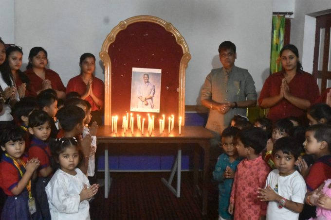 अमेरिकन किड्स साकेत ने दी नाना को श्रद्धांजलि