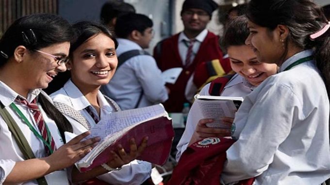इस साल 82 हजार घट गई बोर्ड परीक्षा देने वालों की संख्या