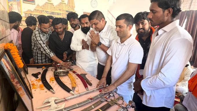 बजरंग दल ने विजयादशमी पर किया शस्त्र पूजन