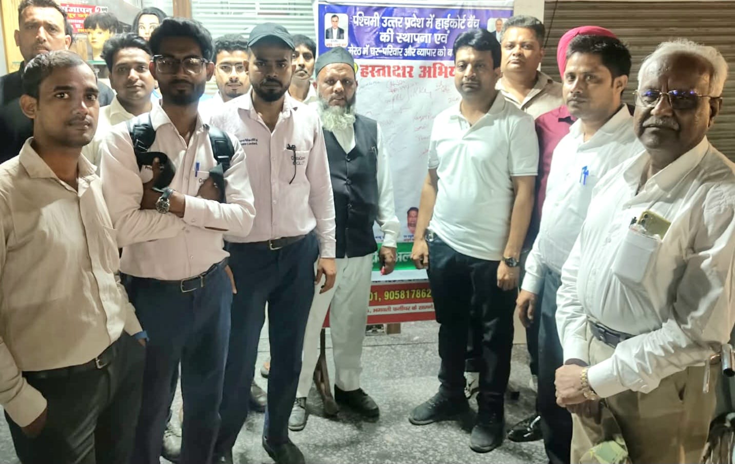 बैंच के लिए सुदीप जैन ने चलाया हस्ताक्षर अभियान