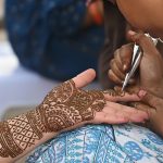 विहिप का मुस्लिम से मेहंदी ना लगवाने का फरमान