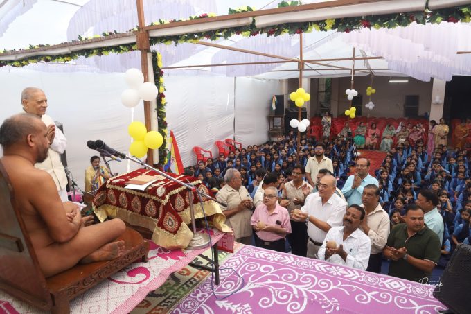 सदर दिगम्बर जैन इंटर में सौरभ सागर जी महाराज के प्रवचन